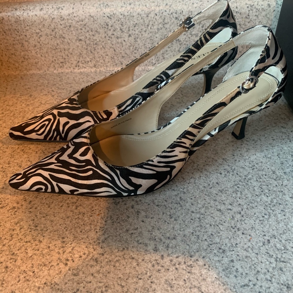 Ellen Tracy Zebra Heels